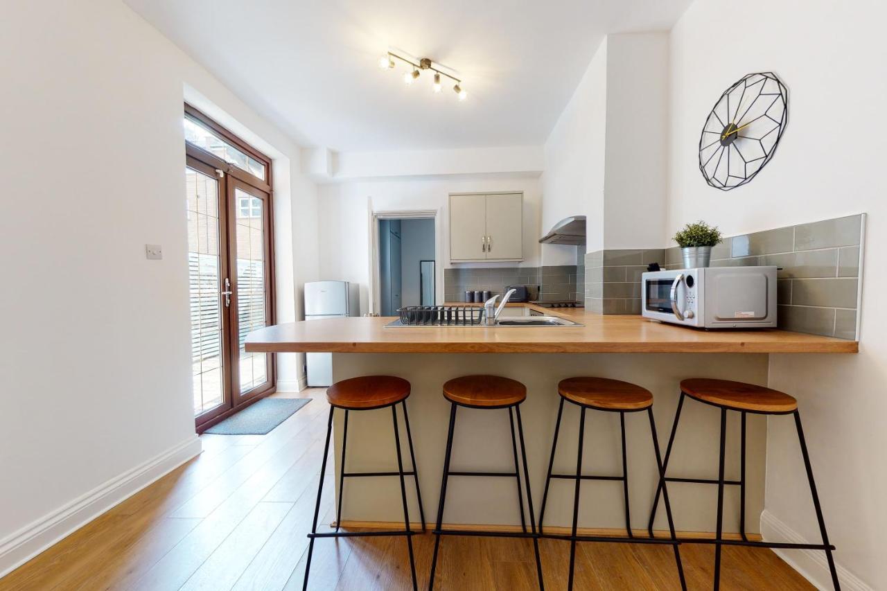 No10 Seaside Apartment - Ground Floor Apartment สการ์โบโรห์ ภายนอก รูปภาพ