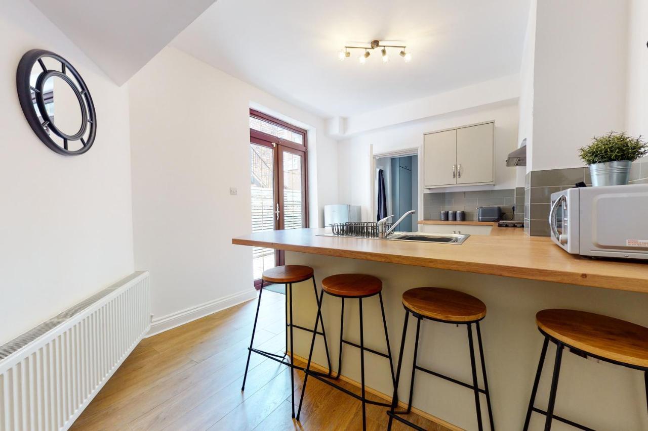 No10 Seaside Apartment - Ground Floor Apartment สการ์โบโรห์ ภายนอก รูปภาพ